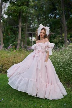 Pink Christmas Cards, Princess School, Fluffy Dress, Organza Gown, Organza Gowns, Cream Puff, Puff Dress, Royal Dresses, Prom Outfits