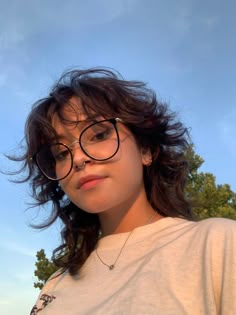 Wavy Bangs Round Face, Short Haircuts With Wispy Bangs And Layers, Shaggy Haircuts Round Faces, Wavy Hair With Glasses, Short Grunge Hair With Bangs Round Face, Wispy Wavy Bangs, Shag With Glasses, Glasses For Chubby Faces, Wolf Cut With Glasses