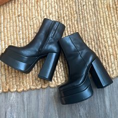 Practically Never Worn Except For A Photoshoot I Did. Size 6m / Could Fit 5.5 It’s Snug. Steve Madden Cobra Boots, Shoes Steve Madden, Animal Coloring, Winter Fits, Steve Madden Shoes, Cute Shoes, Dinner Ideas, Steve Madden, Bootie Boots