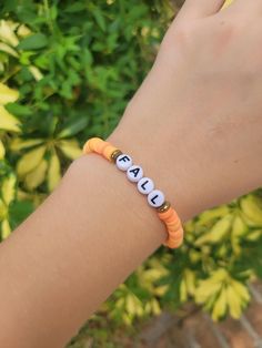 This is a bracelet that is perfect for fall and super cute and durable! Fall Bracelet Ideas, Fall Bead, Autumn Bracelet, Fall Stuff, Earring Making, Bracelet Ideas, A Bracelet, Bracelet Crafts, Beaded Bracelet