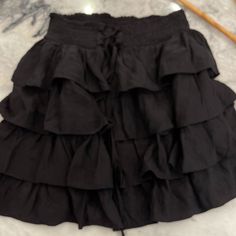 Never Worn, With Tags. Size Small. Flowy Cute Skirt With Smocked Waist Band Belly Shirt, Witchy Outfits, Flowy Mini Skirt, Belly Shirts, Cute Skirt, Fit Ideas, Cute Skirts, Dream Clothes, Black Skirt