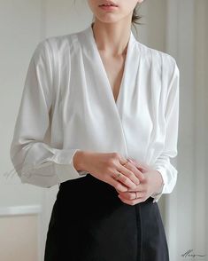 Elluis - Exquisite Ivory Silk Blouse: Refined Design, Long Sleeves, and Opulent Satin Sheen Ivory Silk, Style Cardigan, Silk Blouse, Pure Silk, Long Sleeves, Solid Color, Sleeve Length, Satin, Silk