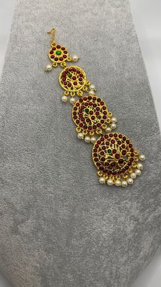 Beautiful kemp stone tikka or chutti in different designs straight from india!  ▪️bridal  ▪️Bharatanatyam ▪️different designs contact us for customization in color and design Chain Headpiece, Hair Chains, Head Accessories, Hair Jewelry, Bridal Jewelry, Color Design, Hair Accessories, India, Etsy Uk