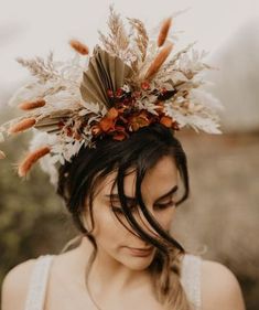 Hairstyles With A Crown, Flower Wedding Crown, Wedding Fashion Photography, Dried Flower Wedding, Hairstyles With Crown, Flower Photoshoot, Bridal Hair Inspiration, Wedding Photography Styles