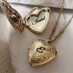 Our Engraved Heart Locket can be engraved with initials, words, or short messages for the perfect gift for your loved ones! Materials & Finish: * High Quality 316L Stainless Steel * 18k Gold, Silver We use a THICK PLATING for a piece that will be in your jewelry box for years to come! Size Specs: * Small Heart Locket Pendant: 13mm * Big Heart Locket Pendant: 20 mm HOW TO ORDER * Select your Chain type & Length * Select your Engraving Options * Tell us all your item details in the personalization Gold Engraved Necklace, Vintage Locket Necklace, Locket Ideas, Locket Vintage, Locket Necklace Vintage, Engraved Locket, Vintage Locket, Simple Gift Wrapping