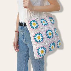 Casual Square Crochet Cotton Bag, Casual Cotton Crochet Square Bag, Casual Square Cotton Crochet Bag, Casual Crochet Bag With Granny Square, Casual Crochet Bag With Granny Square For Daily Use, White Granny Square Crochet Bag For Everyday Use, White Square Bag With Granny Square Details, Everyday Crochet Bag With Granny Square, Cotton Crochet Tote Bag For Daily Use