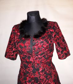 "Vintage women`s suit, glossy, shining suit. Red and black floral two-piece suit set - skirt with blazer. The blazer has front buttons and shoulder pads. Mink fur collar. Handmade costume. Skirt with lining and has a split on the back. Estimated: S/M size. condition: great vintage. measurements: jacket length 46cm / 18\" in jacket armpit to armpit 40 cm / 16\" in shoulder width 38 cm / 15\" in sleeve: 30cm / 12'' in skirt length 48 cm / 19\" in skirt waist 70cm / 28\" in hips: 49cm / 19\"in" Fitted Evening Sets For Winter, Elegant Winter Sets For Night Out, Elegant Winter Night Out Sets, Chic Winter Party Sets, Chic Winter Evening Sets, Chic Evening Sets For Winter, Red Fitted Evening Sets, Elegant Red Winter Set, Elegant Black Sets For Costume Party