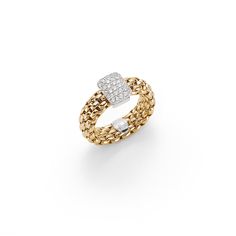 From Fope's Vendome collection, this 18k yellow gold link style ring showcases a white gold square pave’ diamond station at its center. Gold Link, Expensive Jewelry, 18k Gold Ring, Ring Collections, Druzy Ring, Yellow Gold Rings, Pave Diamonds, Types Of Metal, Gold Ring