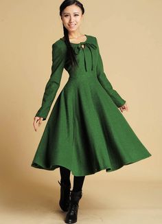 Green dress maxi wool dress with keyhole detail (374) – XiaoLizi Long White Dresses, Winter Mode Outfits, Wedding Dress Suit, Green Maxi Skirt, Style Bleu, Woolen Dresses, Cheap Dresses Online, Womens Maxi Skirts, Long White Dress