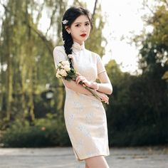 Spring and summer collection, floral pattern lace short Qipao#qipaodress #chinesedress#cheongsamdress Short Qipao, Black Cheongsam, Qipao Pattern, Qipao Wedding, Red Qipao, Chinese Qipao, Cheongsam Modern, Modern Qipao, Chinese Cheongsam