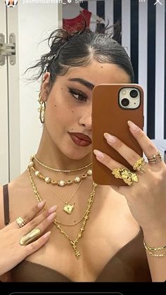 Ahs Jewelry Gold, Latina Aesthetic Jewelry, Gold Jewelry Collection Aesthetic, Gold Jewelry Aesthetic Mexican, Gold Jewelry On Brown Skin, Sade Aesthetic Jewellery, Sade Jewelry Aesthetic, Gold Nose Piercing Aesthetic, Jewellery Black Women