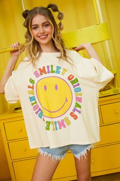 Introducing the Smiley Originals Graphic Tee - the perfect addition to any wardrobe. Made with high-quality materials and featuring a bold and eye-catching design, this tee is sure to make a statement. Express yourself with this unique and stylish piece. Steve Madden Mules, Eyewear Kids, Attract Customers, Blouse Short Sleeve, Jumpsuit Shorts Rompers, Summer Chic, How To Attract Customers, Short Rompers, Bridal Gifts