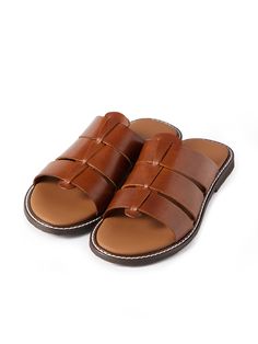 Handmade Leather Slippers, Mens Sandals Fashion, Shoe Makeover, Leather Slippers For Men, Fisherman Style, Latest African Men Fashion, Pretty Sandals, Men Slides, Vegetable Leather