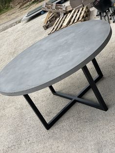 a table that is sitting on the ground