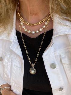 Beaded necklace. Layering necklace. Gold beads. Paperclip chain. Casual style. Neckstack. Gold Beads Necklace, Socal Style, Chunky Pearls, Necklace Layering, Gold Bead Necklace, Trendy Necklaces, Layering Necklace, Beads Necklace, Gold Beads