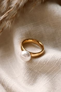 Affordable Women's Pearl Promise Ring, Luxury White Gold Pearl Ring As Gift, Luxury Modern Pearl Ring, Luxury Unique Pearl Ring As Gift, Pearl Ring Design, Pearl Wedding Ring, Pearl Rings Vintage, Pearl Engagement Ring, Freshwater Pearl Ring