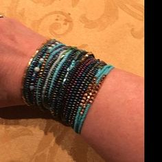 Pulsera de cuentas de semillas pulsera con cuentas brazalete | Etsy Neon Bracelets, Jewerly Bracelets, Bead Studio, Beaded Jewelry Bracelets, Brown Bracelet, Seed Bead Bracelet, Minimalist Bracelet, Beaded Bracelets Diy, Bracelet Beaded