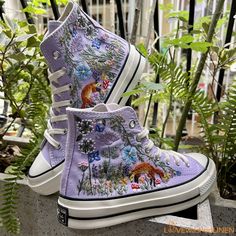 Custom Sneakers Taylor Embroidered/ Fox Summer Garden Flowers Embroidered Shoes/ Embroidered Converse Wedding Flowers - Etsy Shoe Painting Ideas, Summer Garden Flowers, Converse Chuck 70s, Bridal Converse, Converse Wedding, Custom Wedding Shoes, Shoe Painting, Painted Canvas Shoes