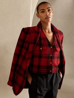 Festive in beautiful plaid, this flannel vest is crafted from a luxuriously warm wool blend, lined in gloriously soft sherpa to pair with cabin evenings and eggnog around the fire.  WARMER: Fully lined so you can layer it through the seasons.  SEMI-F