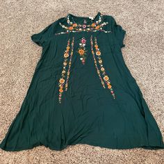 Umgee Emerald Green Embroidered Mini Dress New With Tags. Never Worn. Casual Green Embroidered Hem Dress, Green Bohemian Dress With Embroidered Hem, Casual Green Embroidered Dress With Embroidered Hem, Casual Green Dress With Embroidered Hem, Bohemian Green Dress With Embroidered Hem, Green Embroidered Short Sleeve Dress For Spring, Spring Green Embroidered Dress With Short Sleeves, Green Embroidered Dress With Short Sleeves For Spring, Green Casual Embroidered Summer Dress