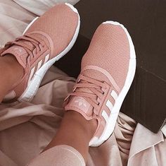 Blush Adidas. Adidas Rose, Adidas Women Fashion, Shoes Trends, Sneaker Trend, Packing Clothes, غرفة ملابس