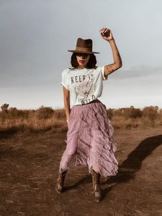 Dusty pink, Polka dot, multi layer, tulle skirt for any time of the day.  Wear it for a festival or style it with a button down shirt and pair of high heels.   I am 5'10 and 135lb and wearing size Small on the photos.  Model is 5'10 (US 2/4, B 36", W 26", H 38") and wearing size Small on the photos.  * Due to monitor differences, colors can vary slightly. Please reach out before you place an order if you are not sure about the color/tone. Country Glam Outfit, Tulle Skirt Women, Western Chic Fashion, Pink Tulle Skirt, 70 Fashion, Glam Outfit, Western Outfits Women, Womens Skirts, Western Chic