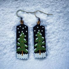 Handmade Jewelry For Christmas Crafting, Handmade Beaded Earrings For Christmas Crafting, Christmas Bead Earrings, Xmas Beads, Christmas Beading, Beaded Patterns, Diy Seed Bead Earrings, Stitch Earrings, Seed Bead Crafts