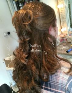 Medium Hair Homecoming Styles, Brunette Fancy Hairstyles, Homecoming Medium Hairstyles, Cute Hairstyles For Medium Hair Homecoming, Ponytail Hairstyles Fancy, 2000s Wedding Hair, Hair Styles For Hoco Medium Hair, Different Curled Hairstyles, Hoco Hair Ideas Brown Hair