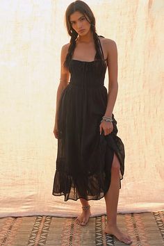 Taking Sides Maxi | Free People Flowy Dress Long, Flowy Summer Dresses, Backless Bodycon Dresses, Solid Color Dress, Backless Maxi Dresses, High Quality Dress, Pleated Maxi Dress, Boho Women, Evening Attire