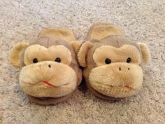 cute ans cozy monkey slippers shoes Cute Funny Slippers, Silly Slippers, Funky Slippers, Big Slippers, Monkey Slippers, Slippers Animal, Slippers Funny, Cool Slippers