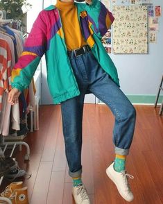 80s Inspired Outfits, Look 80s, Looks Hip Hop, Look Retro, Outfit 90s, 90s Fashion Outfits, Hipster Outfits, Vintage Windbreaker, Thrift Shop