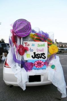 a car decorated with flowers, ribbons and a sign that says tis so sweet to trust in jesus