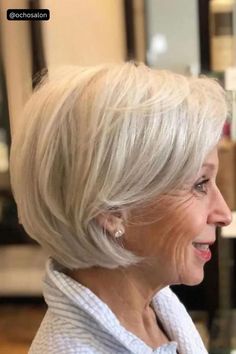 Medium-length bob haircut for women over 60 – stylish and versatile choice for older women. Old Hairstyles, Chin Length Hair, Bob Haircut For Fine Hair, Bob Hairstyles For Fine Hair, Hair Haircuts, Bob Hair, Haircuts For Fine Hair