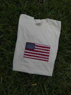 Embroidered quilted flag on a comfort colors t-shirt All items are preorder so please allow 7-14 processing time. All sales are final due to items being made to order- However please reach out via email if you have any problems with your product. Patriotic Cotton T-shirt With Flag Print, Patchwork Tshirt, Stitched Shirts, Patchwork T Shirt, Usa Shirts, Patchwork Clothes, Stitch Shirt, Usa Shirt, American Flag Shirt