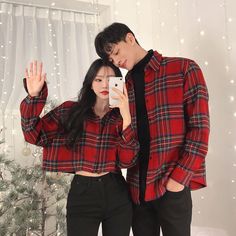 Couple Outfits Korean, Couple Outfits Matching, Matching Christmas Outfits, Korean Couple Photoshoot, Couples Outfit, Cute Couple Outfits