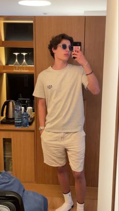 Boy Outfits Aesthetic Casual, Boys Outfits Aesthetic, Short Hair Outfits, Beach Outfit Men, Guys Clothing Styles, Elegante Casual