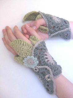 Crochet Cuffs, Crocheted Accessories, Crochet Mitts, Crochet Wrist Warmers, Fingerless Gloves Crochet Pattern, Eco Garden, Crochet Scarfs, Glove Pattern, Crochet Tutorial Pattern