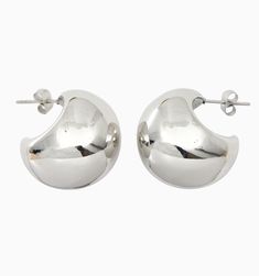 These are lightweight and waterproof! We love these statement dome earrings for their boldness and classic shape. Style these earrings up for a fun night out or make them an essential part of your daily line up.
Size: 20 x 15mm Modern Sphere Earrings, Silver Chic Plug Earrings, Dome Earrings, Earrings With Pearls, Skin Allergies, Zodiac Necklaces, Flower Bracelet, Everyday Jewelry, Huggies Earrings