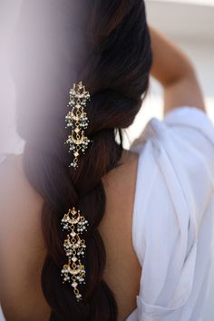 The Zulika hair pins feature a crescent moon shaped pin, encrusted with kundan and finished off with several pearl trinkets accentuating the whimsical charm of the design. Wear it solo on a bun or in a set with a long braid to accentuate the look of your pretty hair this monsoon. There's a subtle yet clearly indisputable quality in our traditional attires that brings out the depth of a woman's femininity. The warm glory of the gold, the ritualistic richness of red and green, the clamor of payals Indian Jewelry Sets, Indian Aesthetic, Long Braids, Indian Hairstyles, Traditional Jewelry, Aesthetic Hair, Pretty Hairstyles, Hair Jewelry, Indian Jewelry