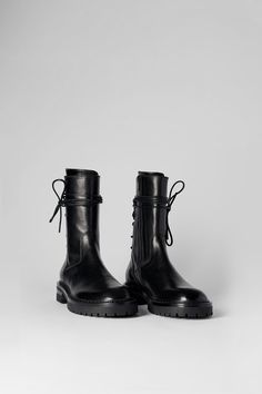 Ann Demeulemeester Boots, Sneaker Jewelry, Shoe Boot Sandals, Ann Demeulemeester, Black Side, Black Laces, Black Ankle Boots, Lace Up Boots, Cow Leather