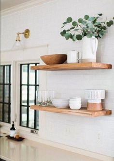 Introducing our stunning Custom size hidden bracket wooden floating wall shelf - the perfect addition to any home. This versatile and practical design takes up minimal space yet adds an instant feeling of coziness and chic style to your living space. Each shelf is made from high-quality woods with an invisible mounting bracket, giving it a subtle yet luxurious look. Perfect for modern interiors, this contemporary wall shelf works especially well when featuring special collections or pieces of ar Interior Colors, Design Blogs, Wood Floating Shelves, Joanna Gaines, Kitchen Shelves, Wooden Shelves, Küchen Design, Kitchen Style, Kitchen Styling