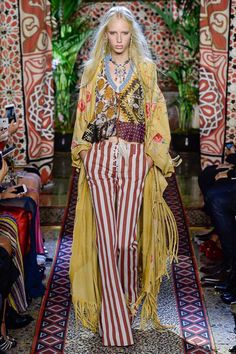 Roberto Cavalli - Spring 2017 Ready-to-Wear Cowgirl Vest, Poncho Cloak, Strapless Blouse, Moda Hippie, Chiffon Jacket, 파티 드레스