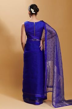 Blue saree with thread woven motifs. - Aza Fashions Saree Women, Wildflower Meadow, Jamdani Saree, Blue Saree, Silk Thread, Handloom Saree, Aza Fashion, Wild Flowers, Hand Weaving