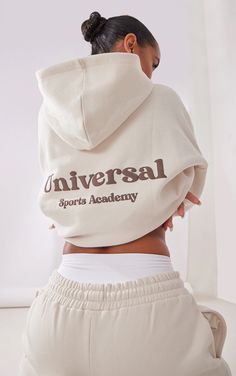 Sand Sweatshirt Outfit, Hd Aesthetic, Minimal Shirt Design, Sports Academy, Sweatshirt Ideas, Aesthetic Hoodies, Clothing Finds, Cage Thoracique, College Fits