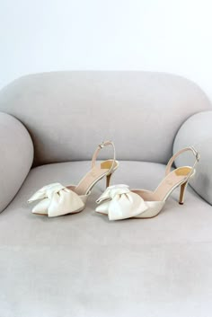 Bridal shoes 'JENNA' are handcrafted from soft Italian satin and have a 9 cm / 3.5 inches pointy heel.  Elegant yet minimalistic wedding sandals will perfectly complement your wedding gown. Sandals decorated with a fabulous satin bow. Can be made with lower heels. Inside there is a soft Memory foam insole, which gives a feeling of additional comfort when walking. Tunit outsole is made of a mixture of leather chips and rubber, it's more wear-resistant than leather and more durable. Also, we use s Wedding Shoes Bows, Pointy High Heels, Minimalistic Wedding, Bow Wedding, Pointy Heels, Wedding Pumps, Engagement Style, Bow Heels, Shoe Inspo