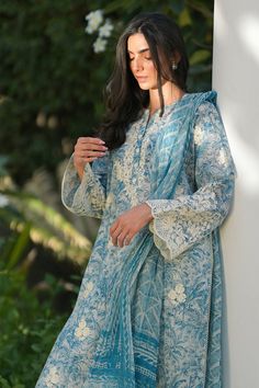 Sila (A) Pakistani Dresses Sleeves Design, Dresses Punjabi, Pakistani Attire, Shalwar Design, Simple Dress Casual, Pretty Dresses Casual, Pakistani Women Dresses, Frame Work, Elegant Casual Dress