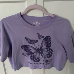 Never Worn Butterfly Crop Top, Butterfly Cute, Butterfly Purple, Purple Crop Top, Purple T Shirts, Boxy Tee, Purple Butterfly, Hollister Tops, Hollister