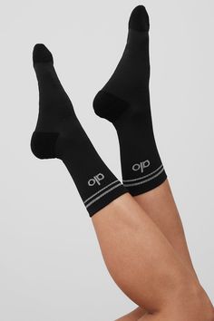 Step into your new favorite socks—they’re stretchy and sweat-wicking (for performance) and finished with a reflective Alo logo (for subtle flash in low light). Don’t miss the functional details, like ribbing at the ankles, ribbing at the midfoot and slight padding at the heels and toes for a comfortable fit. Alo Yoga Outfit, Running Logo, Womens Onesie, Womens Wellness, Tank Top Bras, Womens Capris, Alo Yoga, Bra Women, Crop Tops Women