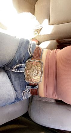 Vaquera Belts, Takuache Girl Outfits, Latina Outfits, Cowgirl Dresses, Latina Fashion Outfits, Western Wear Outfits, Looks Country, Mexican Outfit