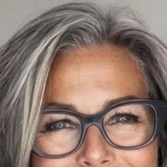 Grey Hair Inspiration, Hairstyle Inspiration, Perfect Smile, New Cut, Fresh Start, Bobs Haircuts, Diy Fashion, How To Look Pretty, Hair Ideas